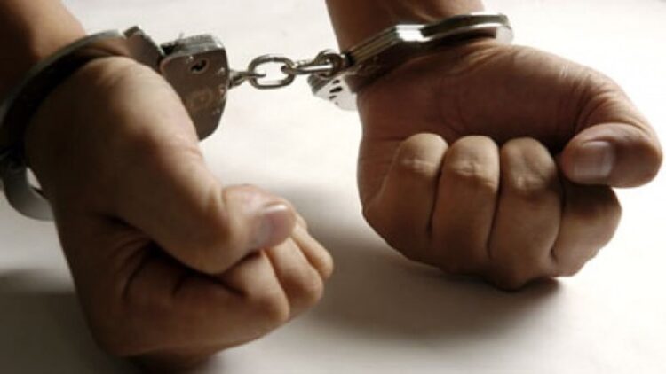 Curi Kabel Penangkal Petir, Dua 'Bujang Tangguang' di Padang Diciduk Tim Klewang 1 Ilustrasi penangkapan. ( net)