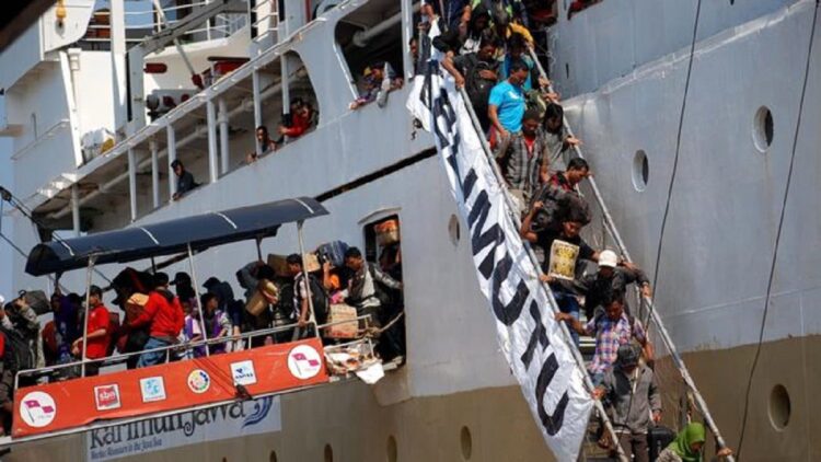 Kapal penumpang milik PT Pelni, KM Kelimutu berhasil membawa ratusan wisatawan yang terjebak di Karimunjawa, Kabupaten Jepara, Jawa Tengah, imbas cuaca buruk. Ilustrasi (ANTARA FOTO/Aditya Pradana Putra)