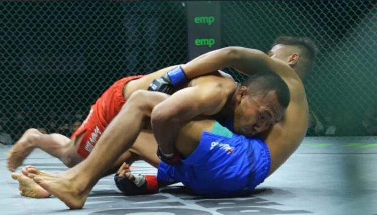 Pesilat Sumbar Kalah KO dari Fighter Jabar di Ajang MMA One Pride 1 Agus Rustandi kalahkan Putra Aldio