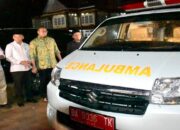 Andre Rosiade Serahkan Ambulans untuk Nagari Kamang Hilir