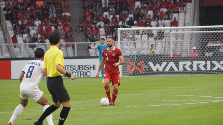 Cedera Engkel, Jordi Amat Gagal Bela Timnas Indonesia Lawan China 1 Debut Jordi Amat dengan Timnas Indonesia. (sporstars)
