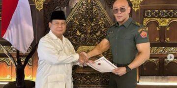 Diserahkan Prabowo, Deddy Corbuzier Kini Berpangkat Letkol Tituler TNI AD 8 Diserahkan Prabowo, Deddy Corbuzier Kini Berpangkat Letkol Tituler TNI AD