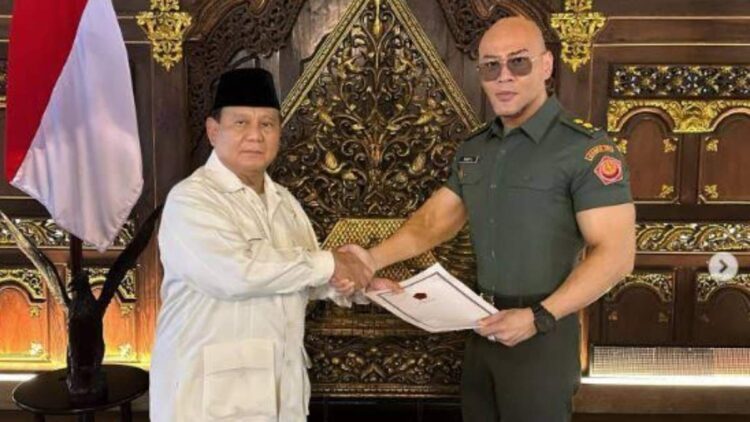 Diserahkan Prabowo, Deddy Corbuzier Kini Berpangkat Letkol Tituler TNI AD 1 Deddy Corbuzier jadi letkol tituler TNI AD