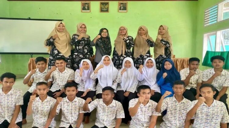 Peserta sosialisasi peran disabilitas dalam Pemilu di Sekolah Luar Biasa (SLB) Baso. (Antara/HO-Dok Bawaslu Agam)