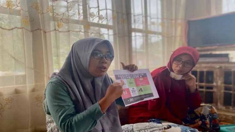 Koordinator Divisi Pencegahan, Partisipasi Masyarakat dan Humas Bawaslu Agam, Okta Muhlia sedang memberikan sosialisasi.   (ANTARA/HO Bawaslu Agam)