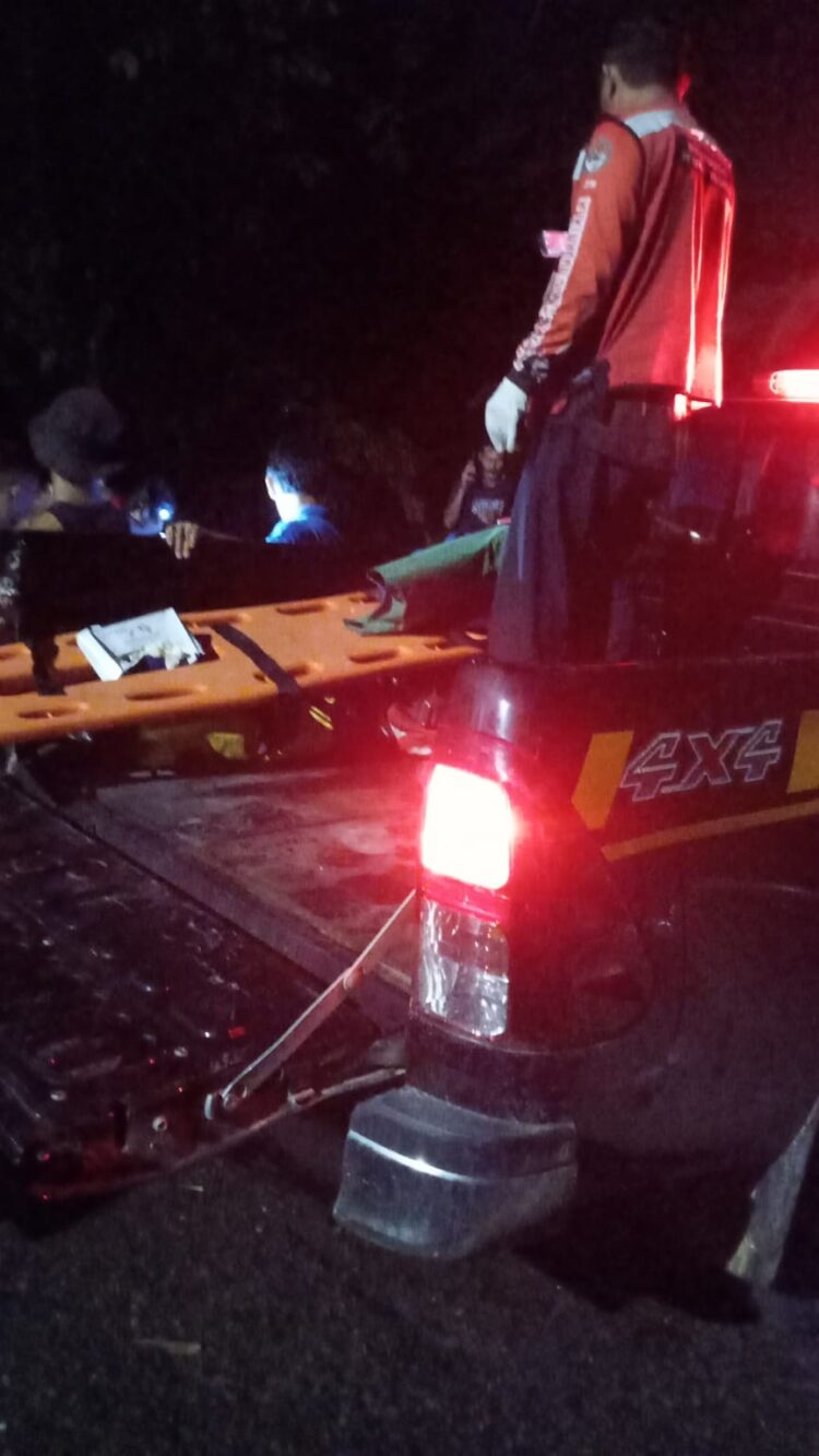 Motor Masuk Jurang, Pria di Padang Ini Tewas usai Alami Kecelakaan 1 Kecelakaan tunggal yang mengakibatkan seorang pria tewas usai kendaraannya hilang kendali dan masuk jurang. (Foto: Dok. Istimewa)