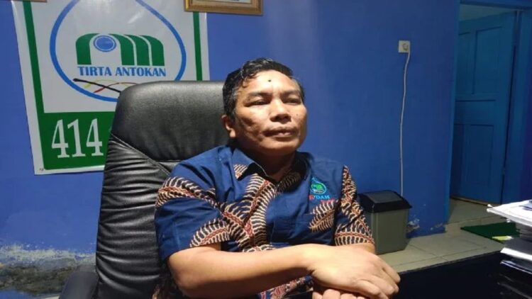 Tambah PAD, PDAM Agam Kembangkan Usaha Air Minum Kemasan 1 Direktur PDAM Tirta Antokan Agam Hendri Chaidir. Dok Antara/Yusrizal
