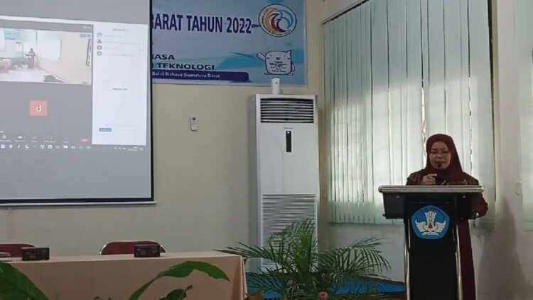 Perkaya Bahan Literasi Siswa, 4 Cerita Rakyat Sumbar Diterjemahkan ke Bahasa Indonesia 1 Kepala Balai Bahasa Sumbar, Eva Trisna. (ANTARA/Miko Elfisha)