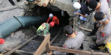 Jika Langgar Izin Tambang, Kapolda Sumbar Siapkan Ini untuk PT NAL 8 Kapolda Sumbar mengunjungi lokasi tambang meledak di Sawahlunto. (Antara)