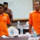 Ketua Partai Buruh Sumbar Doni Alferi dan Wakil Sekretaris Desri Efrinaldi saat rapat dengan KPU Sumbar.