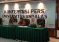 Tak Hanya Mahasiswi, KC Disebut Juga Lecehkan Petugas Kebersihan Kampus 2 Konferensi pers kasus dugaan pelecehan seksual di Universitas Andalas (Unand), Kota Padang. (Foto: Dok. Muhammad Aidil)