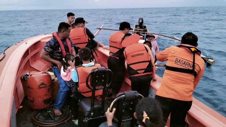 SAR Mentawai selamatkan penumpang bagan mati mesin