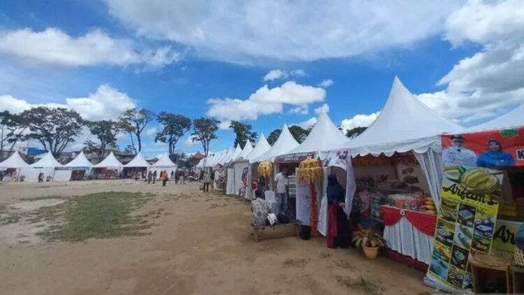 Stand Pameran di Kegiatan Pedati ke-12 Kota Bukittinggi, Sumatera Barat. Salah satu Stand ini dibobol maling dan mengakibatkan kerugian pedagang hingga belasan juta rupiah. (ANTARA)
