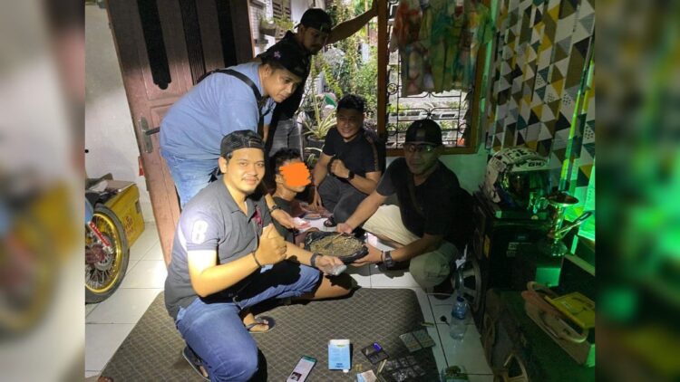 Seorang pria ditangkap polisi karena terlibat kasus narkoba. (Istimewa)