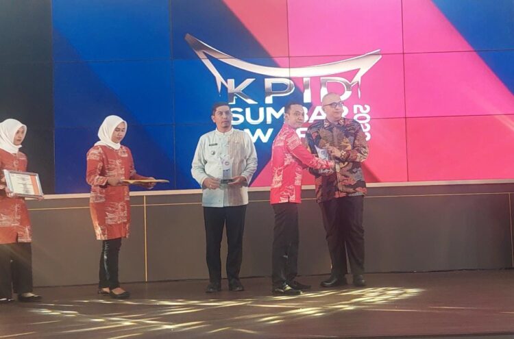 Wali Kota Padang Hendri Septa terpilih sebagai Kepala Daerah Peduli Penyiaran oleh Komisi Penyiaran Indonesia Daerah (KPID) Sumatera Barat (Sumbar). (Istimewa)
