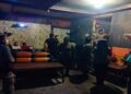 Razia Tempat Hiburan Malam di Padang, Petugas Amankan Pemandu Karaoke dan Minol
