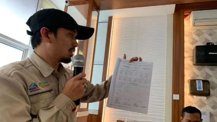 PT NAL Beri Santunan Ahli Waris Korban Ledakan Tambang Sawahlunto, Ini Besarannya 1 Kepala Teknik Tambang, Dian Firdaus dan HRD Administrasi Umum PT NAL Estiawan Nugroho dalam jumpa pers di Padang, Selasa (ANTARA/Mario SN)