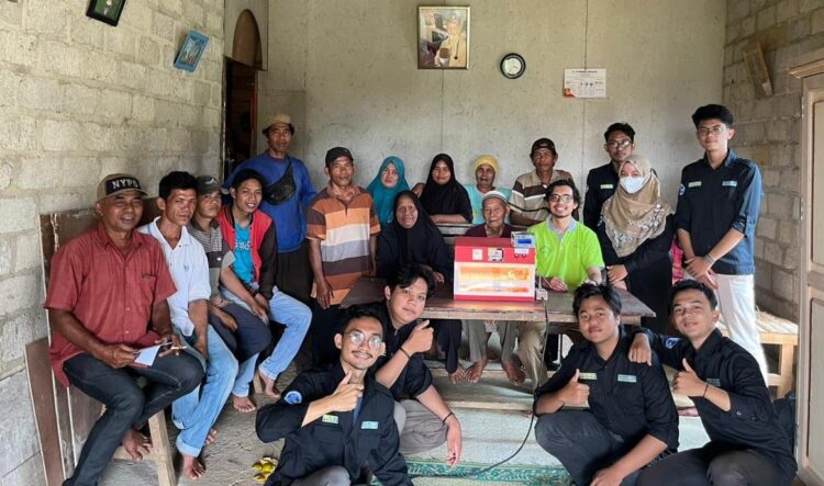 Tim dosen Jurusan Teknik Elektro Universitas Andalas melaksanakan kegiatan pengabdian pada masyarakat di Ngalau Baribuik, Kota Padang pada 16 Desember 2022 lalu. (Istimewa)