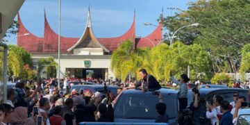 Ternyata Massa yang Menyambut Erick Thohir lebih Banyak dari Anies Baswedan