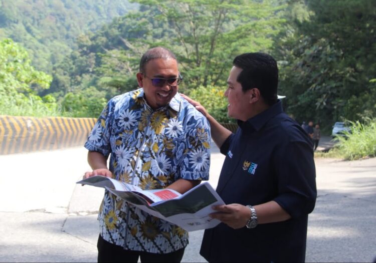 Andre Rosiade: Alhamdulillah PUPR Surati Kemenkeu soal Flyover Sitinjau Lauik 1 Anggota DPR RI Andre Rosiade bersama Menteri BUMN Erick Thohir saat meninjau kawasan Sitinjau Lauik. (Istimewa)