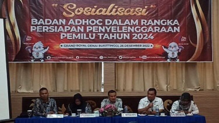 KPU Bukittinggi memberikan sosialisasi terkait tugas dan tanggung jawab PPK pada Pemilu 2024 mendatang. (Istimewa)