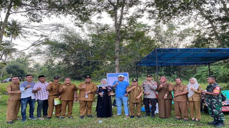 Ajang Pembinaan Pesepakbola Muda, Liga Wali Nagari Balah Aie kembali Digelar 1 Bupati Padangpariaman Suhatri Bur membuka Liga Wali Nagari Balah Aie. (Istimewa)