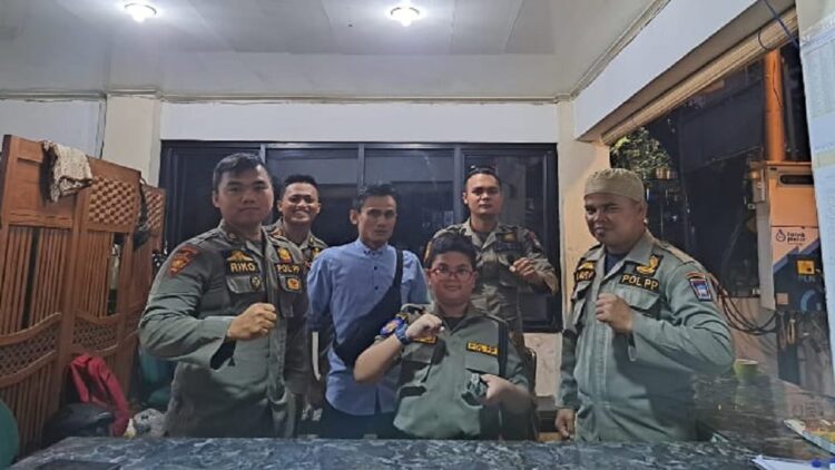 Terobsesi Jadi Satpol PP, Anak Ini Paksa Wali Kota Padang Belikan Seragam 1 Anak Wali Kota Padang terobsesi dengan Satpol PP.