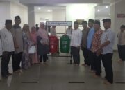 Semen Padang Serahkan 20 Tong Sampah Terpilah untuk Masjid Raya Sumbar