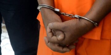 Modus Jemput Baju, Pemuda di Padang Gadaikan Motor Teman Sendiri 8 Ilustrasi penangkapan. (net)