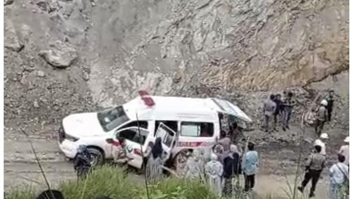 Korban Terakhir Ledakan Tambang di Sawahlunto Ditemukan, Total Ada 10 Meninggal 1 Evakuasi korban ledakan tambang batu bara di Sawahlunto. (Foto: Istimewa/detik.com)