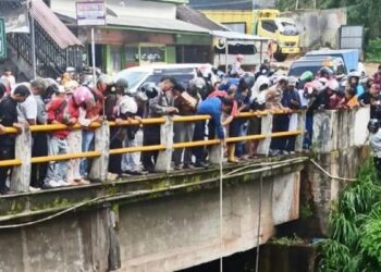 Seorang Warga Kritis usai Terjun dari Jembatan di Agam, Kasusnya Diselidiki Polisi 10 Seorang Warga Kritis usai Terjun dari Jembatan di Agam, Kasusnya Diselidiki Polisi