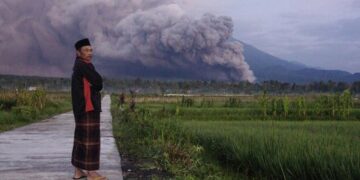 Gunung Semeru Erupsi, Pemkab Lumajang Tetapkan 14 Hari Tanggap Darurat 8 Gunung Semeru Erupsi, Pemkab Lumajang Tetapkan 14 Hari Tanggap Darurat