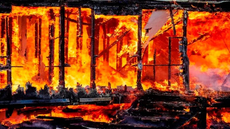 Jago Merah Hanguskan Rumah di Agam, Seorang Perempuan Lansia Tewas 1 Ilustrasi kebakaran. (net)