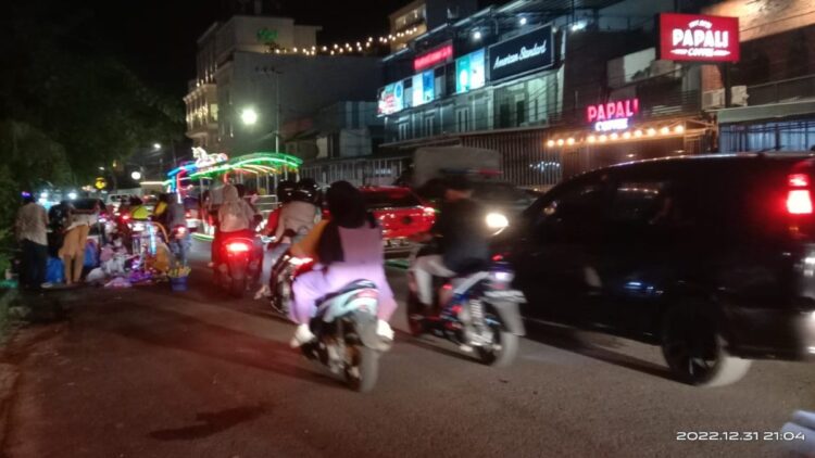 Penutupan Arus di Padang, Pengendara Banyak yang tidak Tahu 1 kemacetan di padang saat malam tahun baru