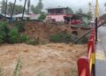 Kondisi jembatan nyaris terban di kawasan Batu Gadang Padang