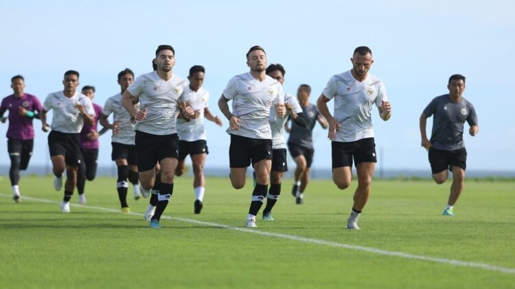 Latihan pemain Timnas Indonesia di Bali