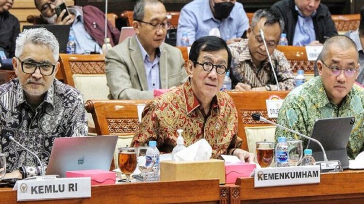 Dewan Pers Nilai Sejumlah Pasal di UU KUHP Bisa Kriminalisasi Wartawan 1 Menkumham raker dengan DPR bahas ekstradisi buronan. (Liputan6.com/Angga Yuniar)