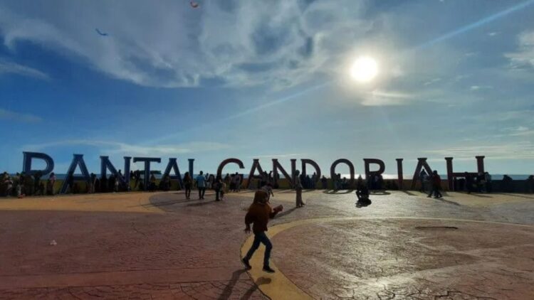 Ilustrasi Pantai Gandoriah Pariaman. (Foto: Dok. Istimewa)