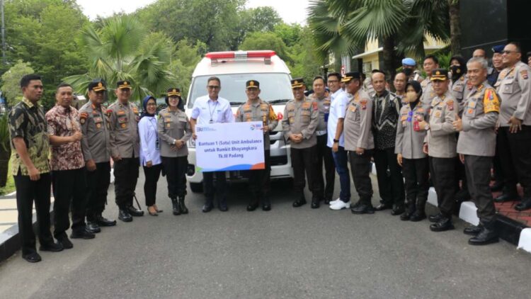 Polda Sumbar Terima Bantuan Mobil Ambulans dari Bank BRI 1 penyerahan ambulans dari BRI ke Polda Sumbar