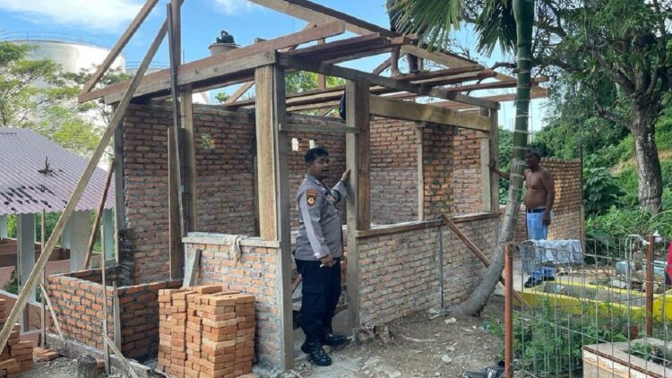 Masya Allah! Polisi di Padang Ini Sisihkan Gajinya untuk Bangun Musala 1 Polisi di Padang ini sisihkan gaji untuk bangun Musala