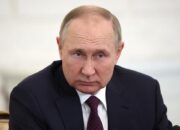 Jatuh dari Tangga, Vladimir Putin Dilaporkan BAB tanpa Sengaja