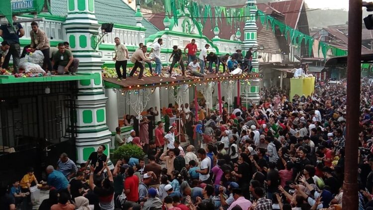 Salah satu kegiatan rutin tahunan yang masuk kalender iven pariwisata Kota Padang, Serak Gulo. (Foto: Dok. Muhammad Aidil)