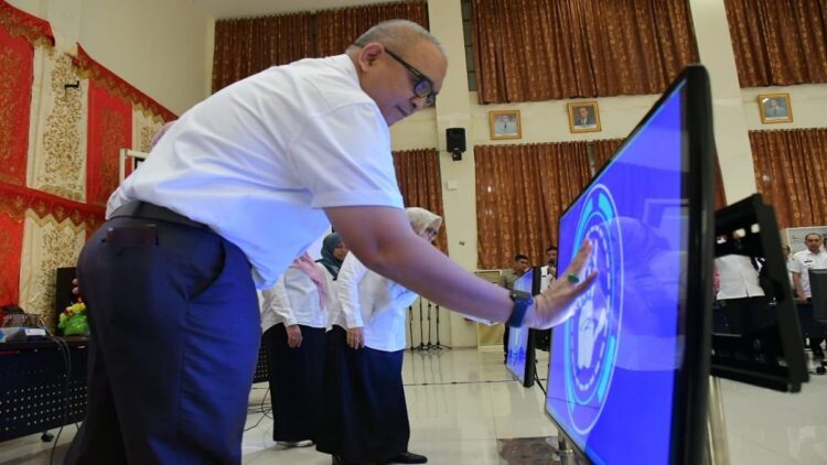 Permudah Pengelolaan Arsip Berbasis Elektronik, Pemko Padang Luncurkan Aplikasi 'Srikandi' 1 Pemko Padang meluncurkan program Srikandi untuk mempermudah proses surat menyurat. (Foto: Diskominfo Padang)