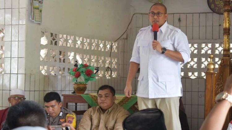 Andre Rosiade Bantu Perbaikan Mushalla Al Mukhlisin Bungus 1 Andre Rosiade 1