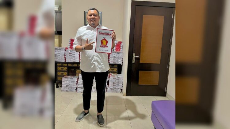 Braditi Moulevey Resmi Mendaftar Jadi Caleg DPRD DKI 1 Bradity Moulevey mendaftar jadi caleg di DKI