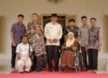Gubernur Mahyeldi Siapkan Jalur Disabilitas di Istana Gubernuran 5 Gubernur Mahyeldi saat bertemu dengan penyandang disabilitas di Istana Gubernur. (Dok. Humas)