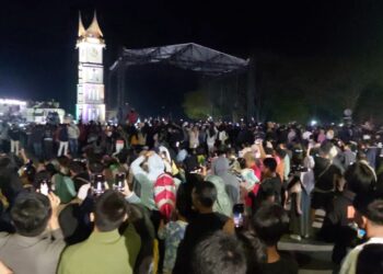 Malam Pergantian Tahun di Bukittinggi masih Diramaikan dengan Petasan dan Kembang Api