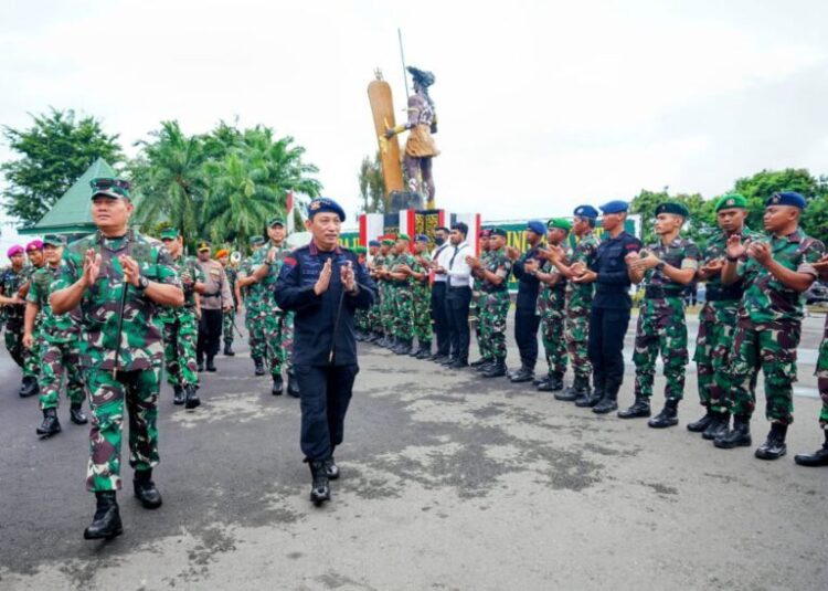 TNI-Polri Bersinergi Kawal Kebijakan Pemerintah terkait Pembangunan di Papua 1 Kapolri Jenderal Pol Listyo Sigit Prabowo bersama Panglima TNI Laksamana Yudo Margono. (Foto: radarsumbar.com/dok. Divhumas Polri)
