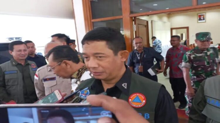 BNPB: Pemerintah Tanggung Seluruh Kerusakan akibat Gempa Maluku 1 Kepala Badan Nasional Penanggulangan Bencana (BNPB) Letjen TNI Suharyanto, setelah rapat koordinasi penanggulangan bencana di VIP Bandara Internasional Pattimura Ambon, Kamis (12/1/2023). FOTO ANTARA/ Penina F Mayaut.