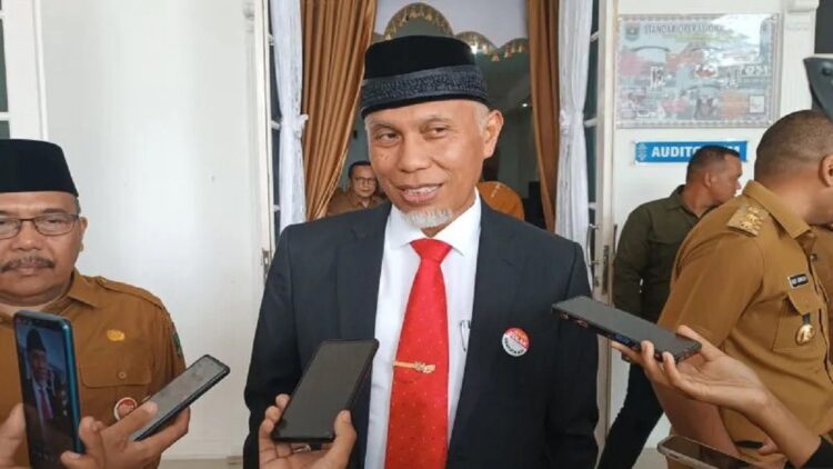 Gubernur Sumbar Pangkas Perjalanan Dinas ke Luar Daerah, Alihkan ke Tunjangan Kinerja 1 Gubernur Sumatera Barat, Mahyeldi. (ANTARA/Miko Elfisha)
